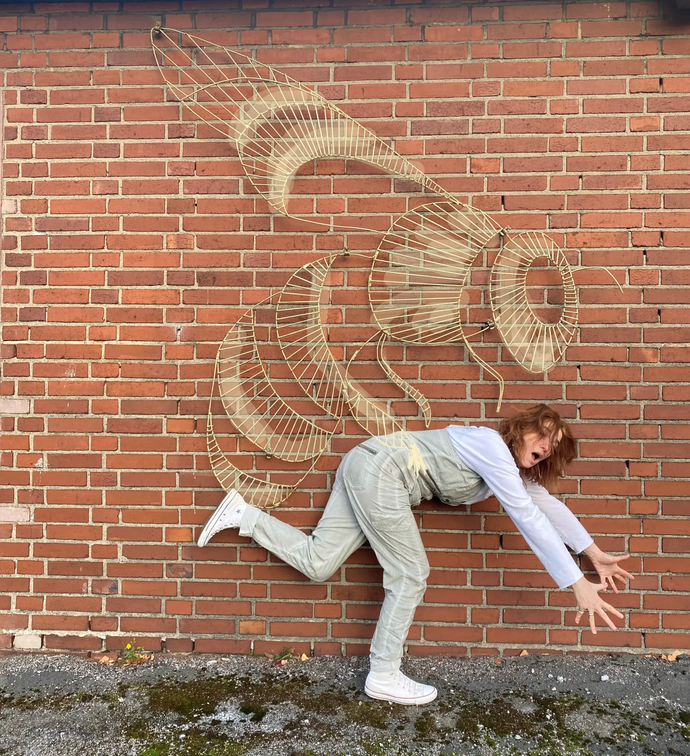 Claudia Knüfer mit Skulptur